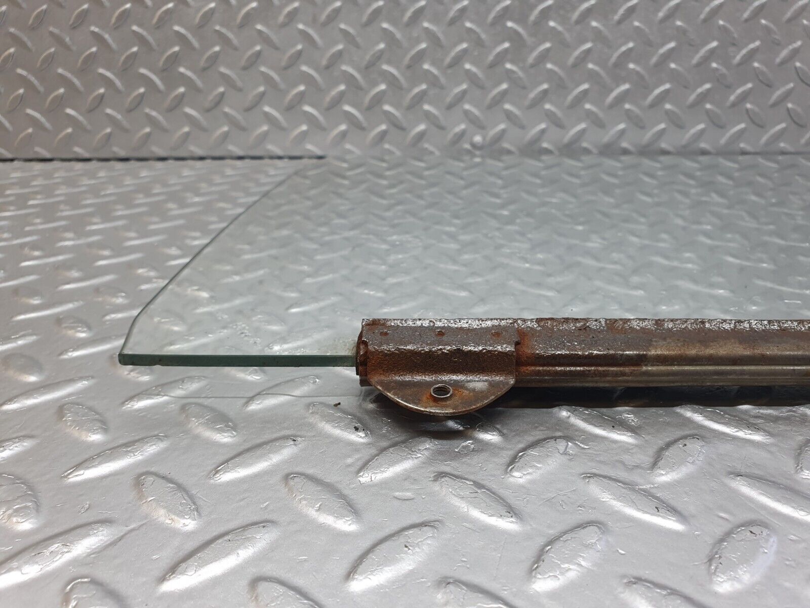 43219 Mercedes-Benz W108 280SE Front Left Door Window Glass