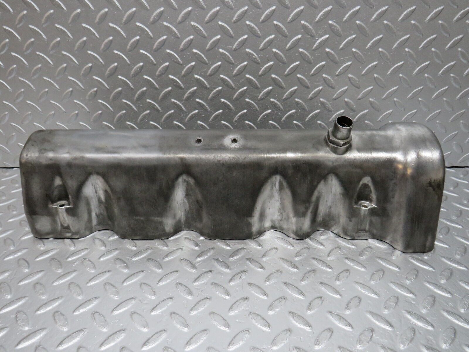 32770 Mercedes-Benz C107 R107 350 V8 Cylinder Head Valve Cover Left 1160161805