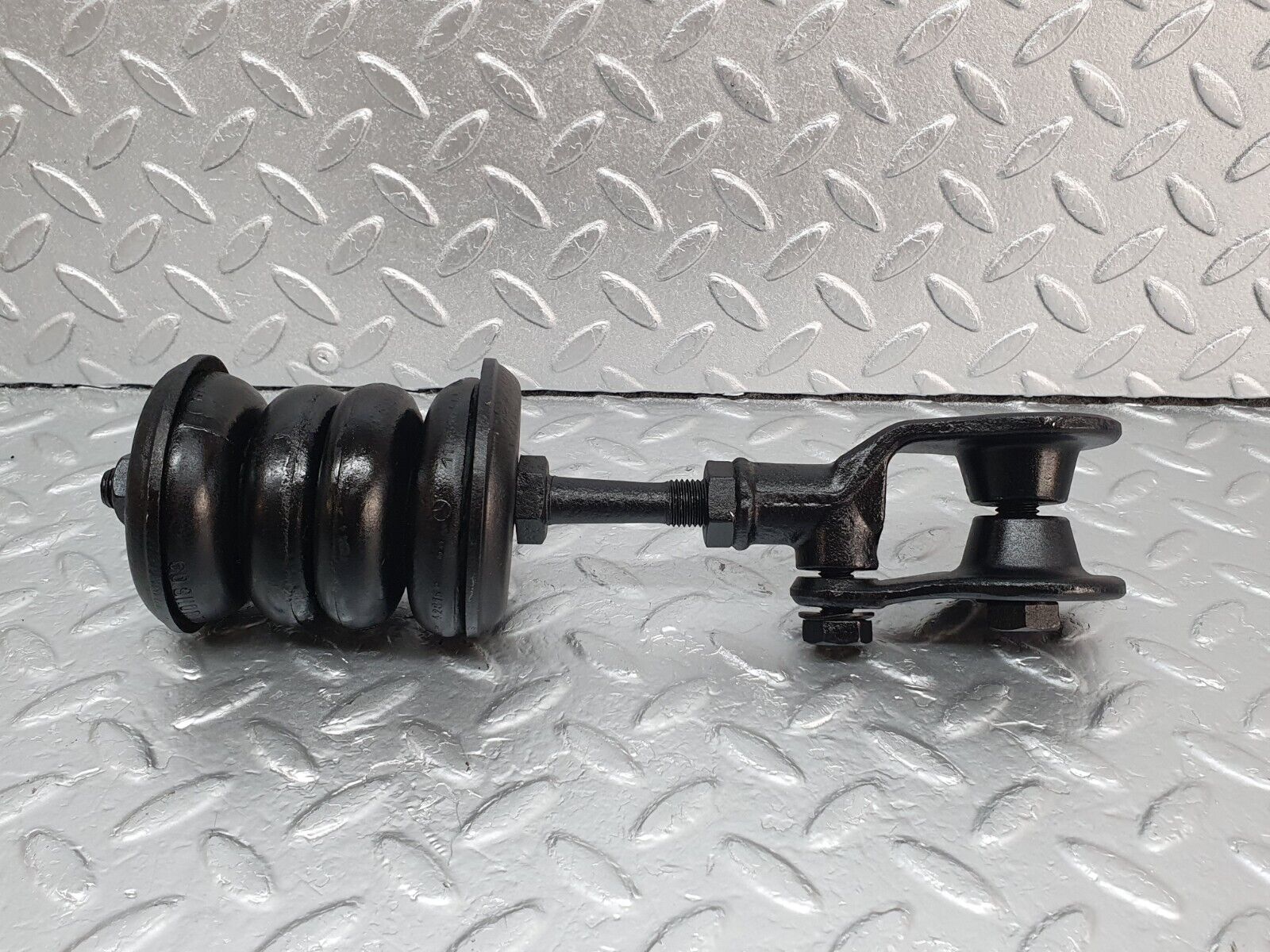 43142 Mercedes-Benz W108 280SE Strut Rear Axle Mount 1113510240 1113510340 1113510444