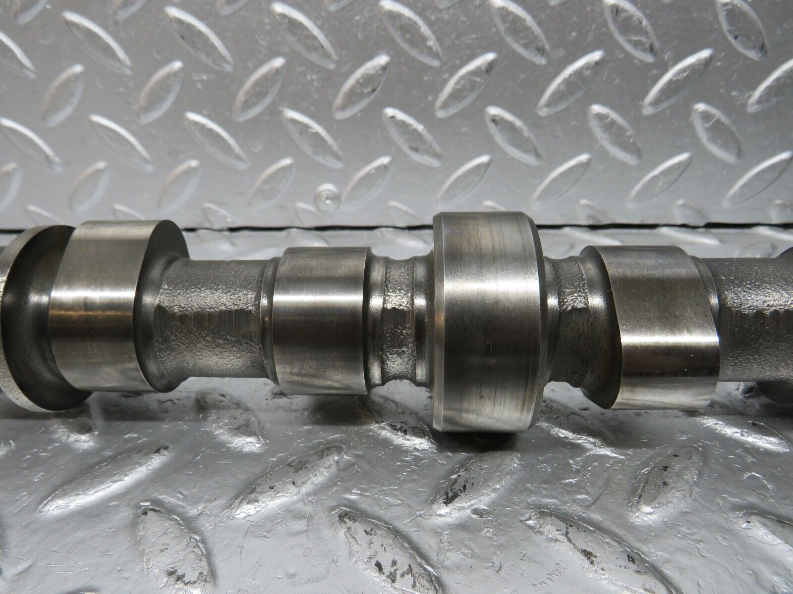 33023 Mercedes-Benz C107 R107 350 V8 Camshaft Left Side 1160514601