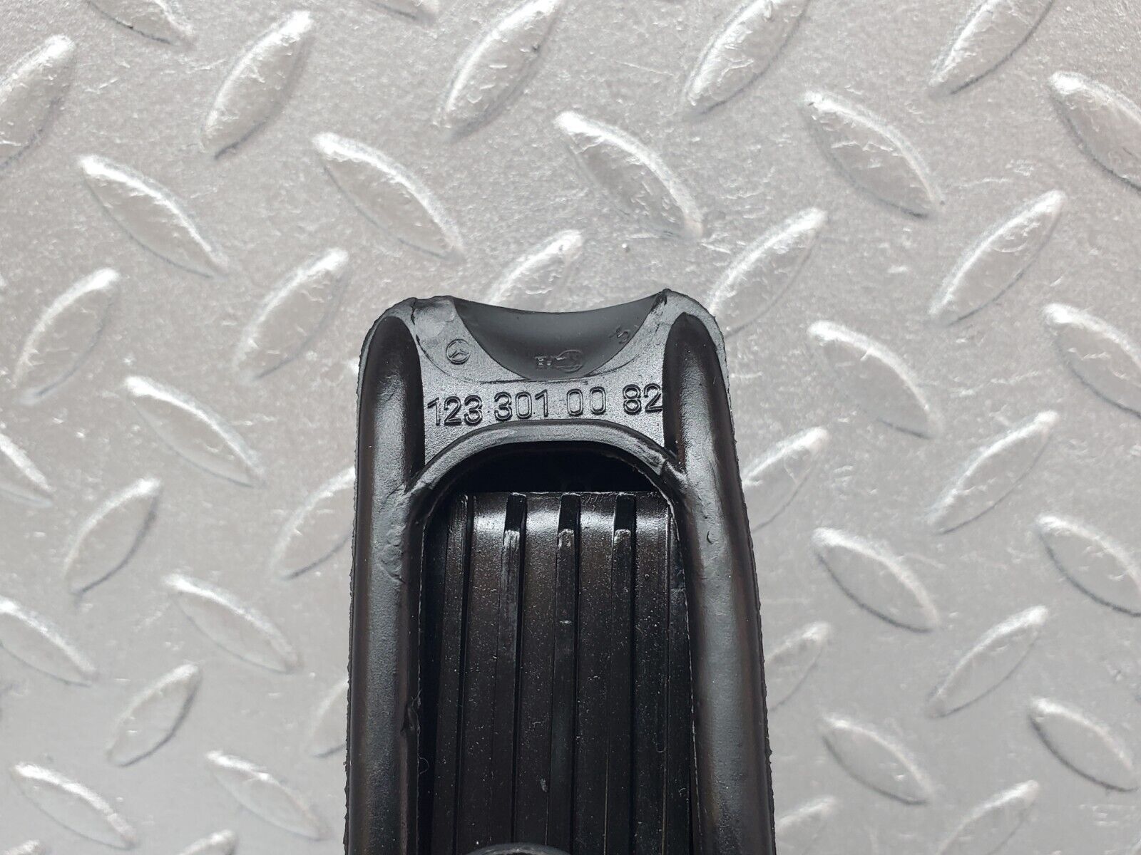 45779 Mercedes-Benz W126 420SE Accelerator Pedal With Rubber 1233010082 1263000504