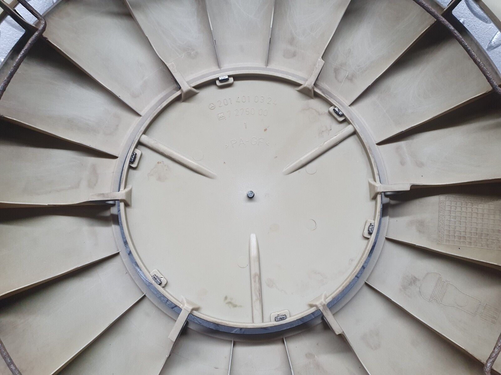 42878 Mercedes-Benz W201 190 2.0L Wheel Trim Hub Cap 14" 2014010324