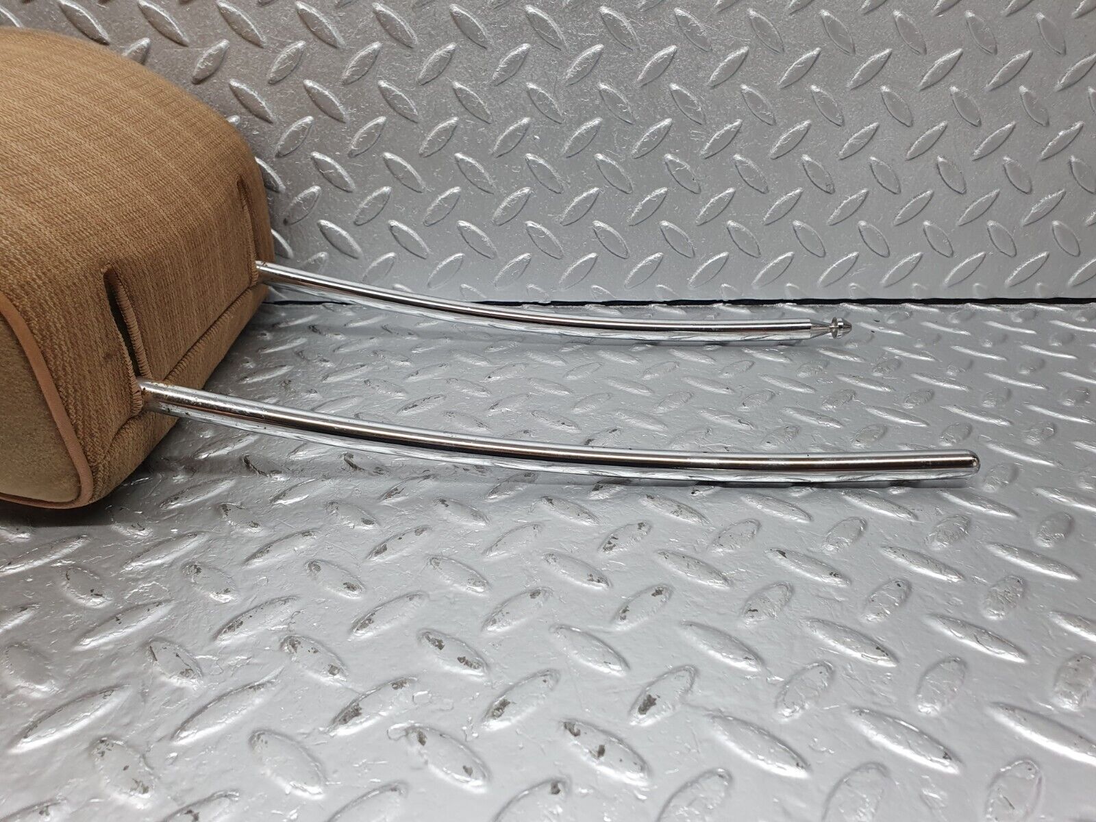 41724 Mercedes-Benz W124 200E Front Right Seat Headrest