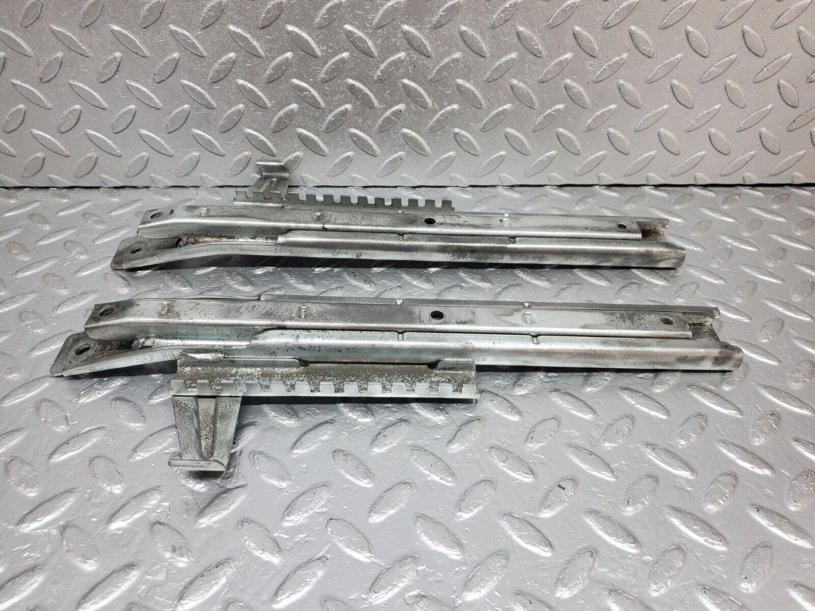 44533 Mercedes-Benz W123 280E Front Right Seat Rail Pair
