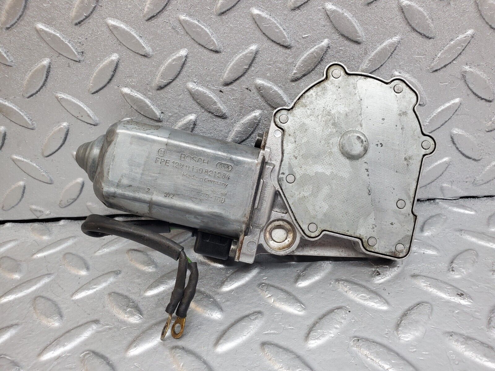 44796 Mercedes-Benz W124 220E Window Regulator Motor Left Bosch 0130821284