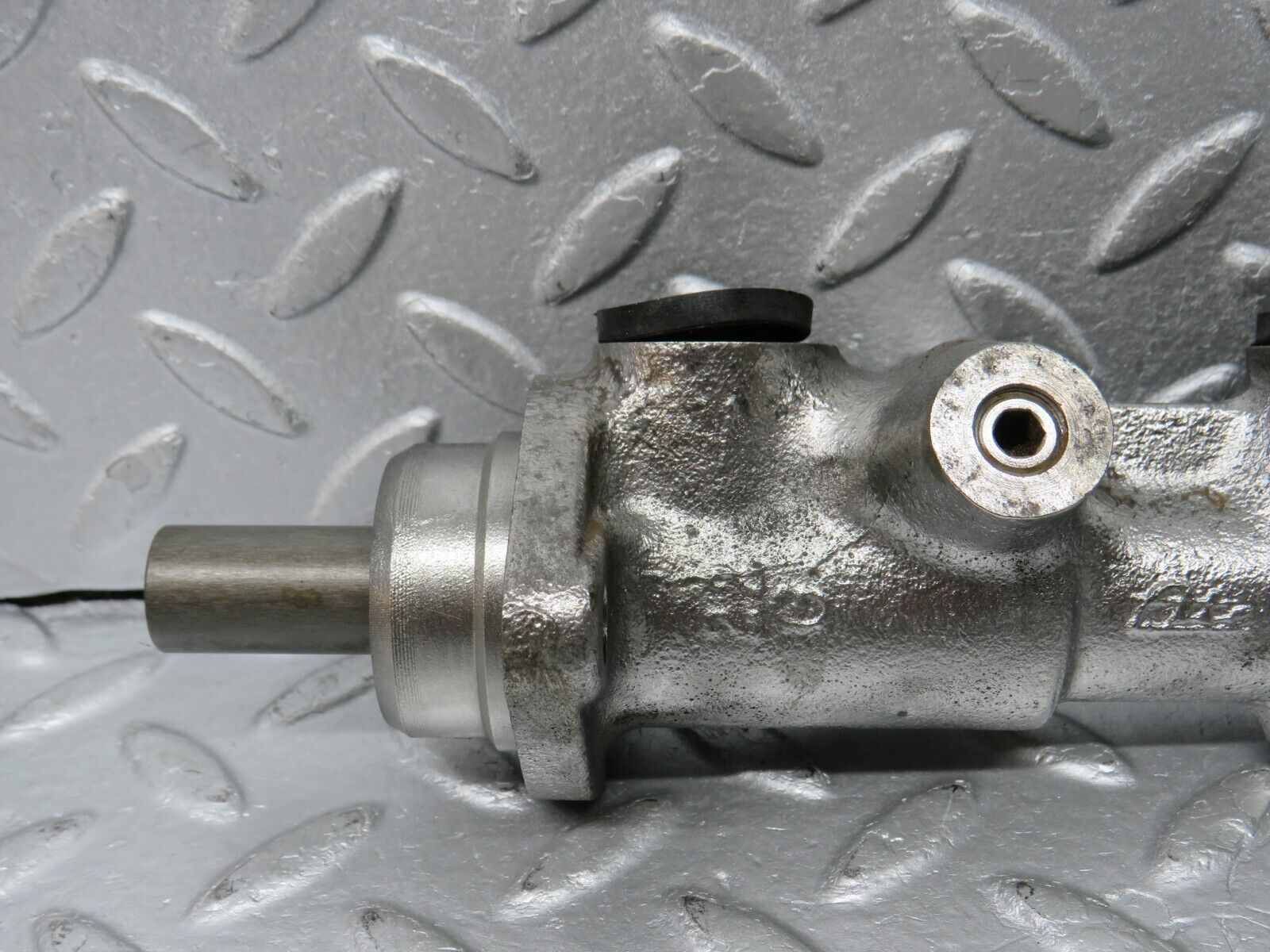39199 Mercedes-Benz R107 500SL Brake Master Cylinder ATE