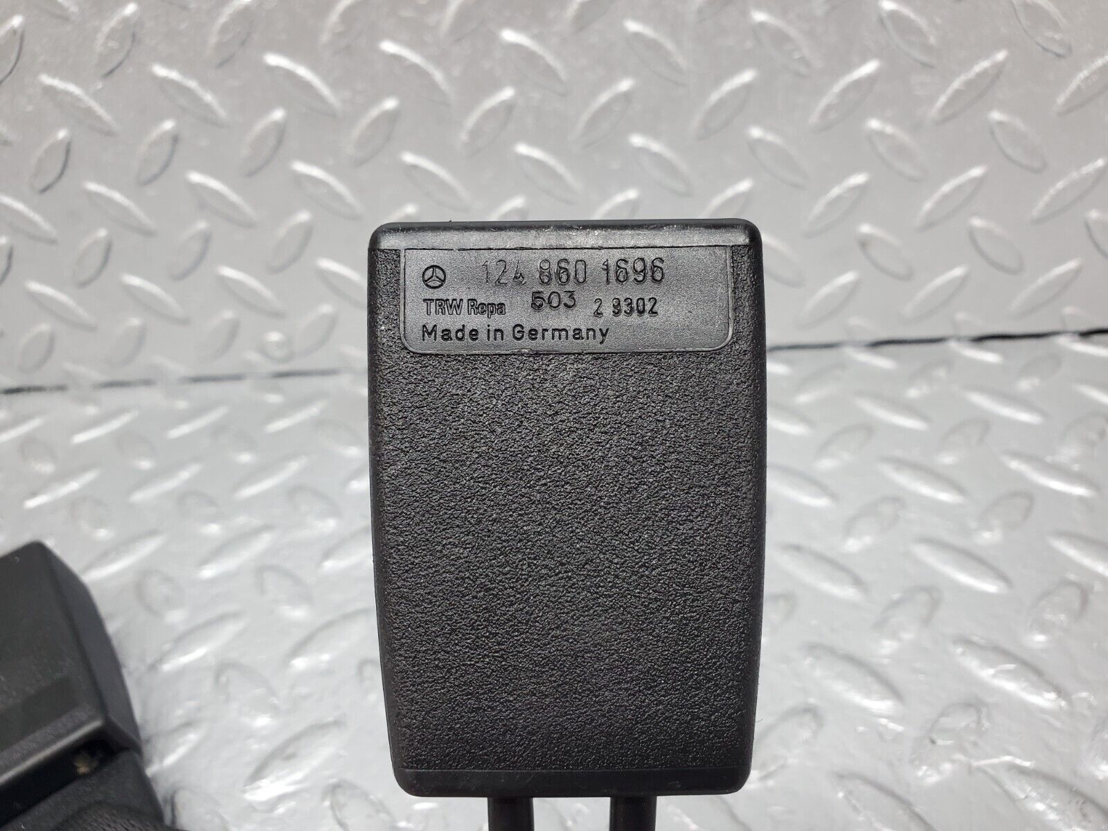 44839 Mercedes-Benz W124 220E Rear Seat Belt Set With Buckle 1248601286 1248608585 1248601696