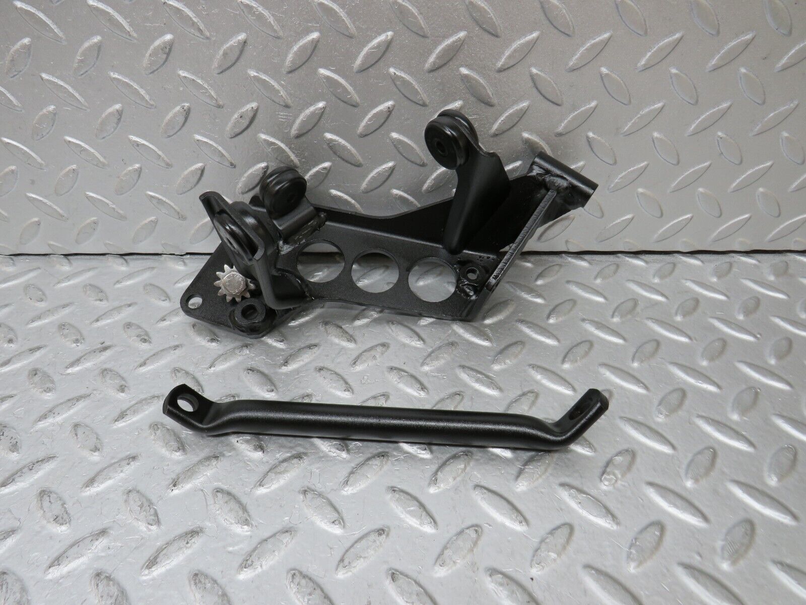 35495 Mercedes-Benz R107 280SL Power Steering Pump Bracket