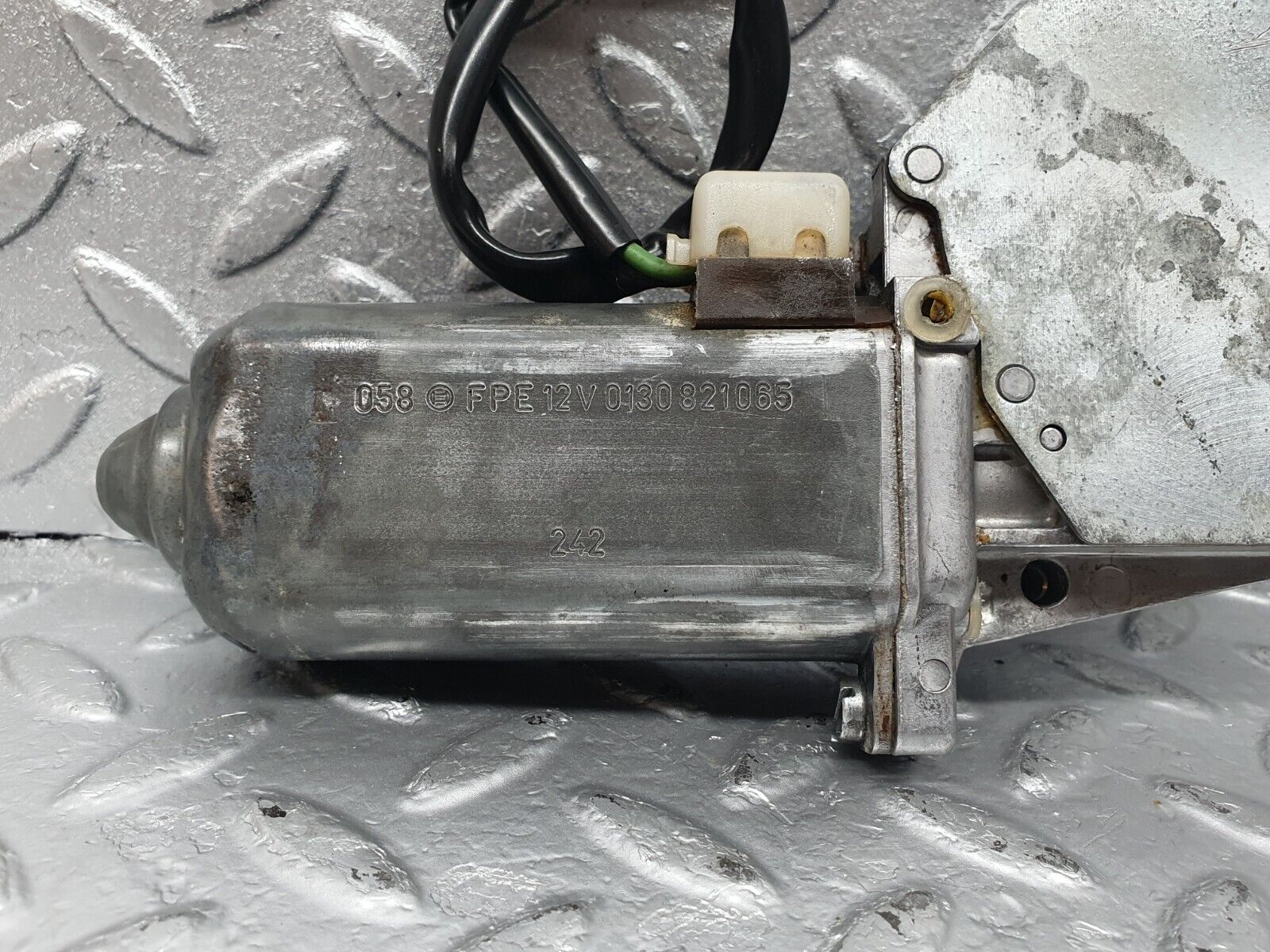 43653 Mercedes-Benz C126 380SEC Coupe Rear Left Power Window Regulator Motor Bosch