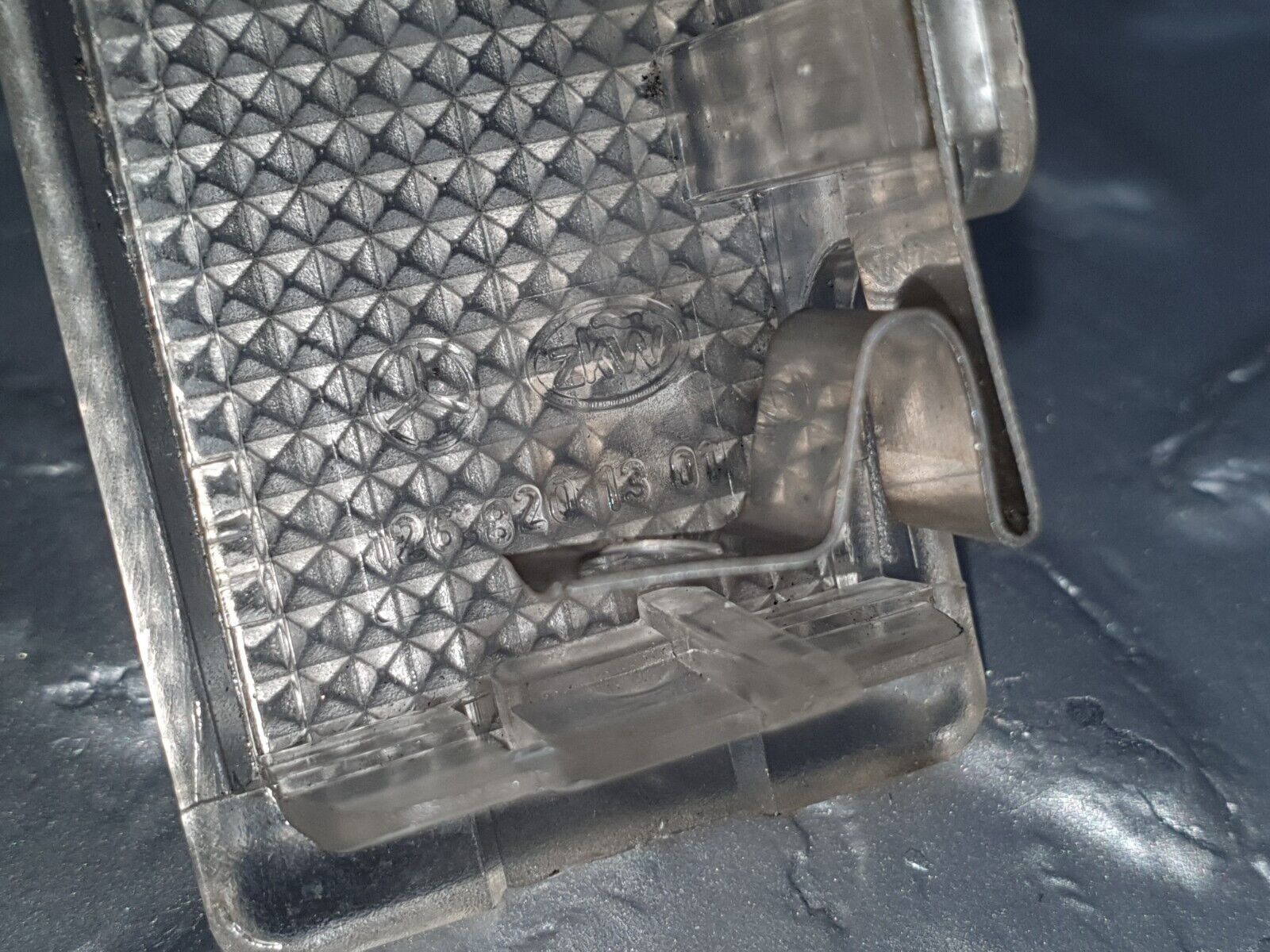 42043 Mercedes-Benz W202 C200 Glove Box Light 1268201301