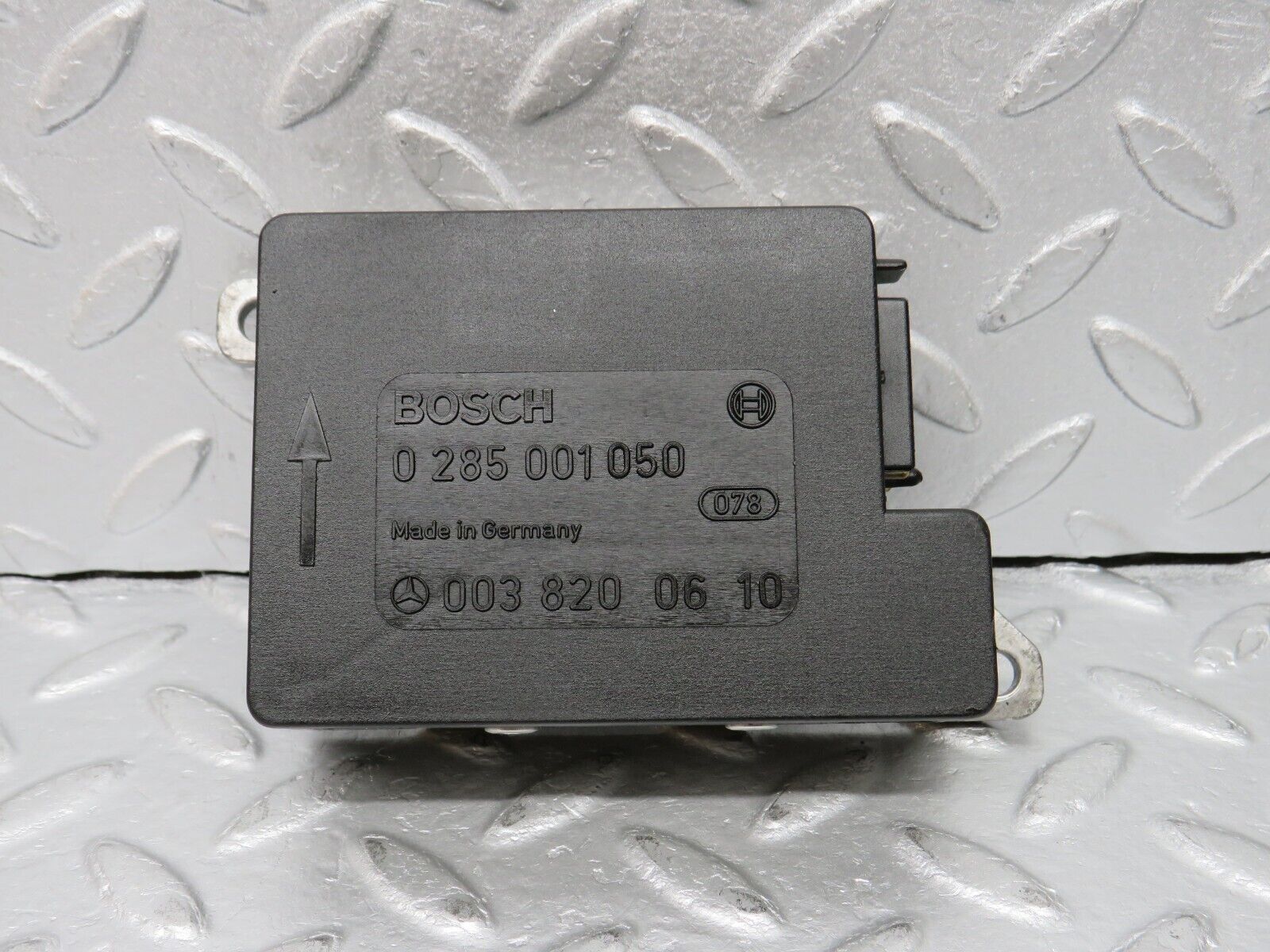 39100 Mercedes-Benz R107 500SL Crash Sensor Bosch 0038200610 0285001050