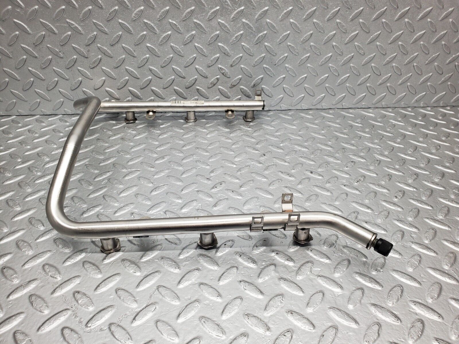 46809 Mercedes-Benz R129 320SL Coupe Fuel Injector Rail 0280151038 1120700095