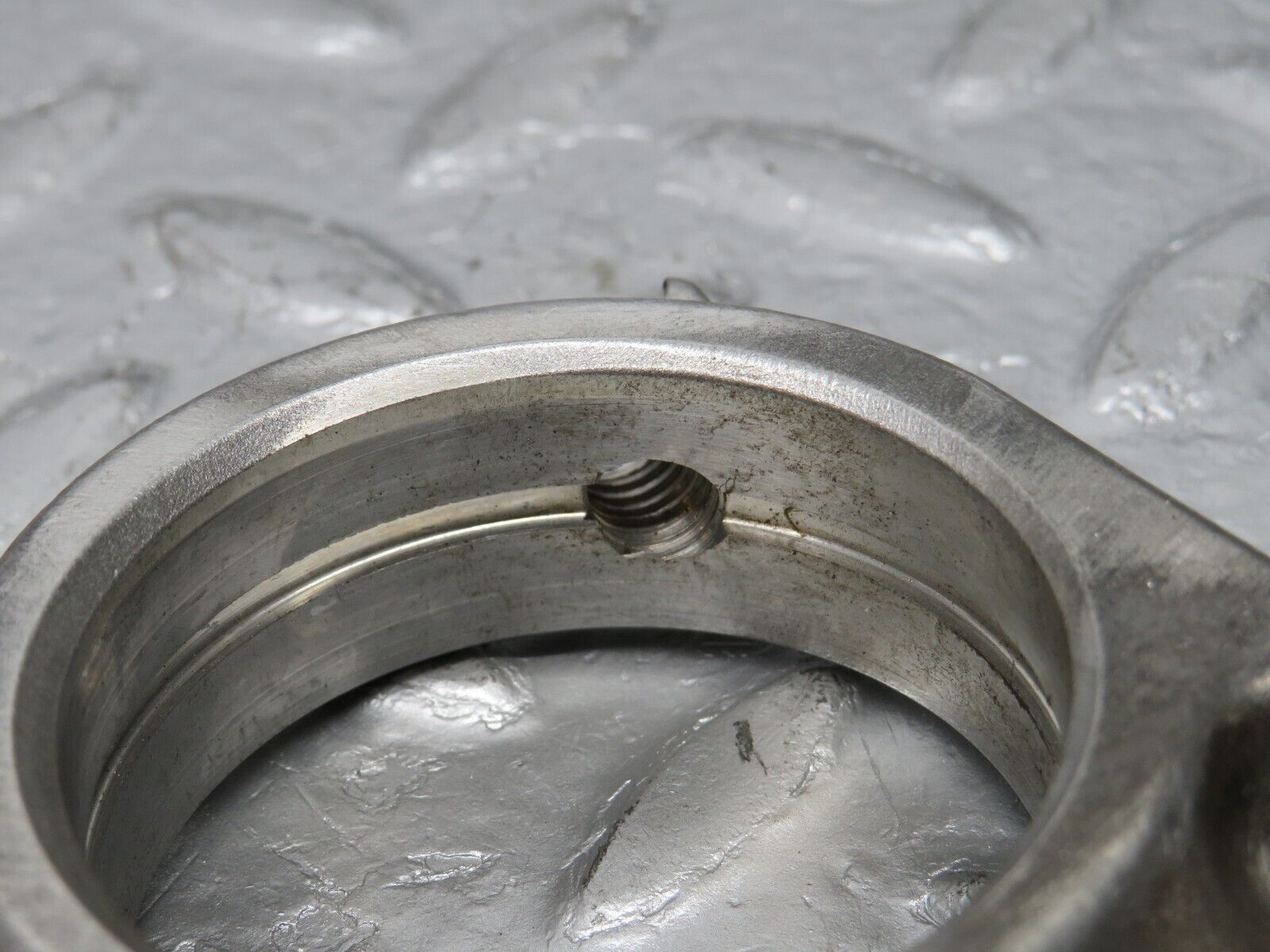 32995 Mercedes-Benz C107 R107 350 V8 Camshaft Tower Bearing 1160512118