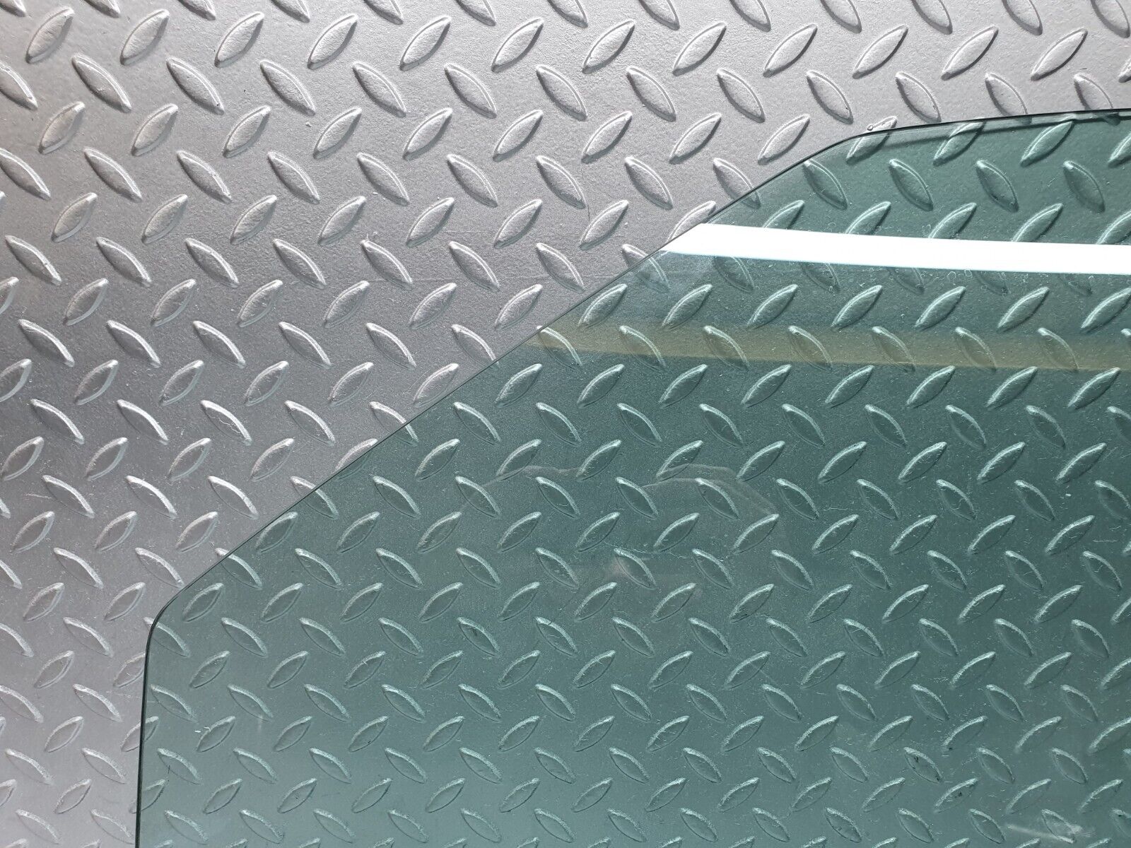 42411 Mercedes-Benz R129 320SL Coupe Left Door Window Glass