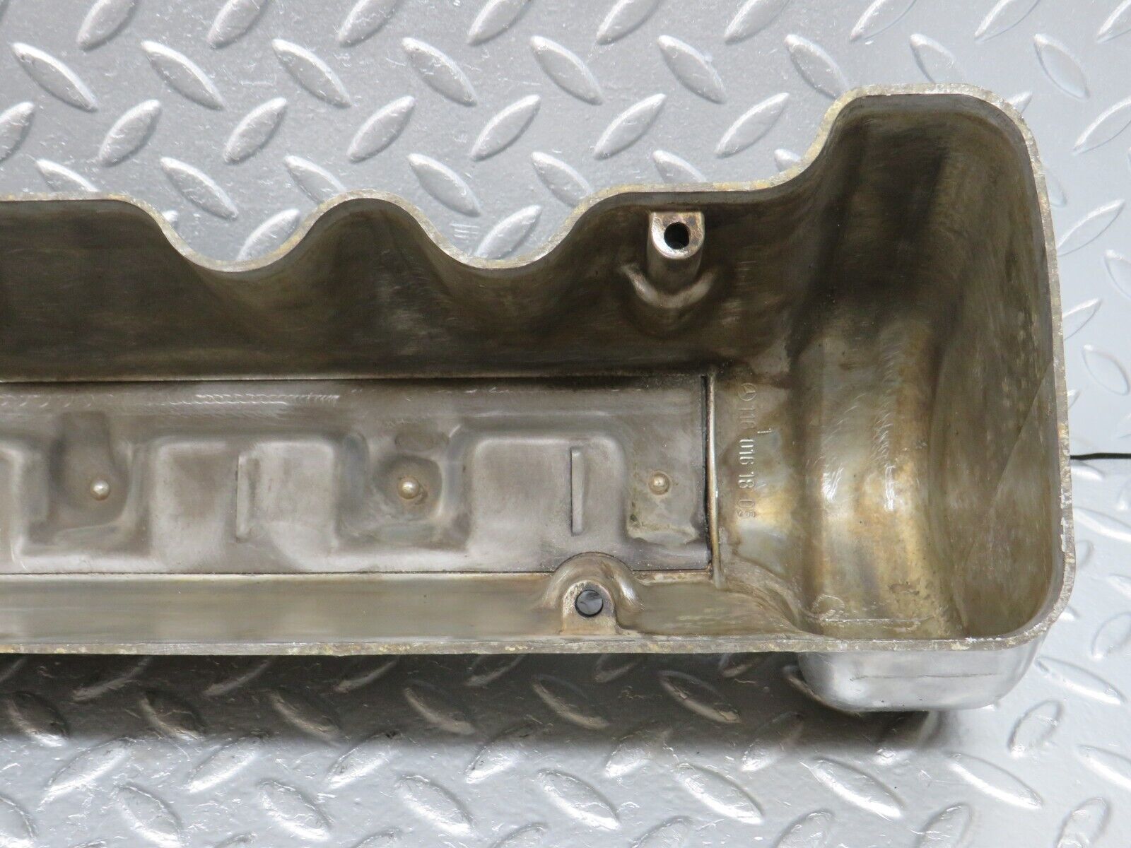 32980 Mercedes-Benz C107 R107 350 V8 Cylinder Head Valve Cover Left 1160161805