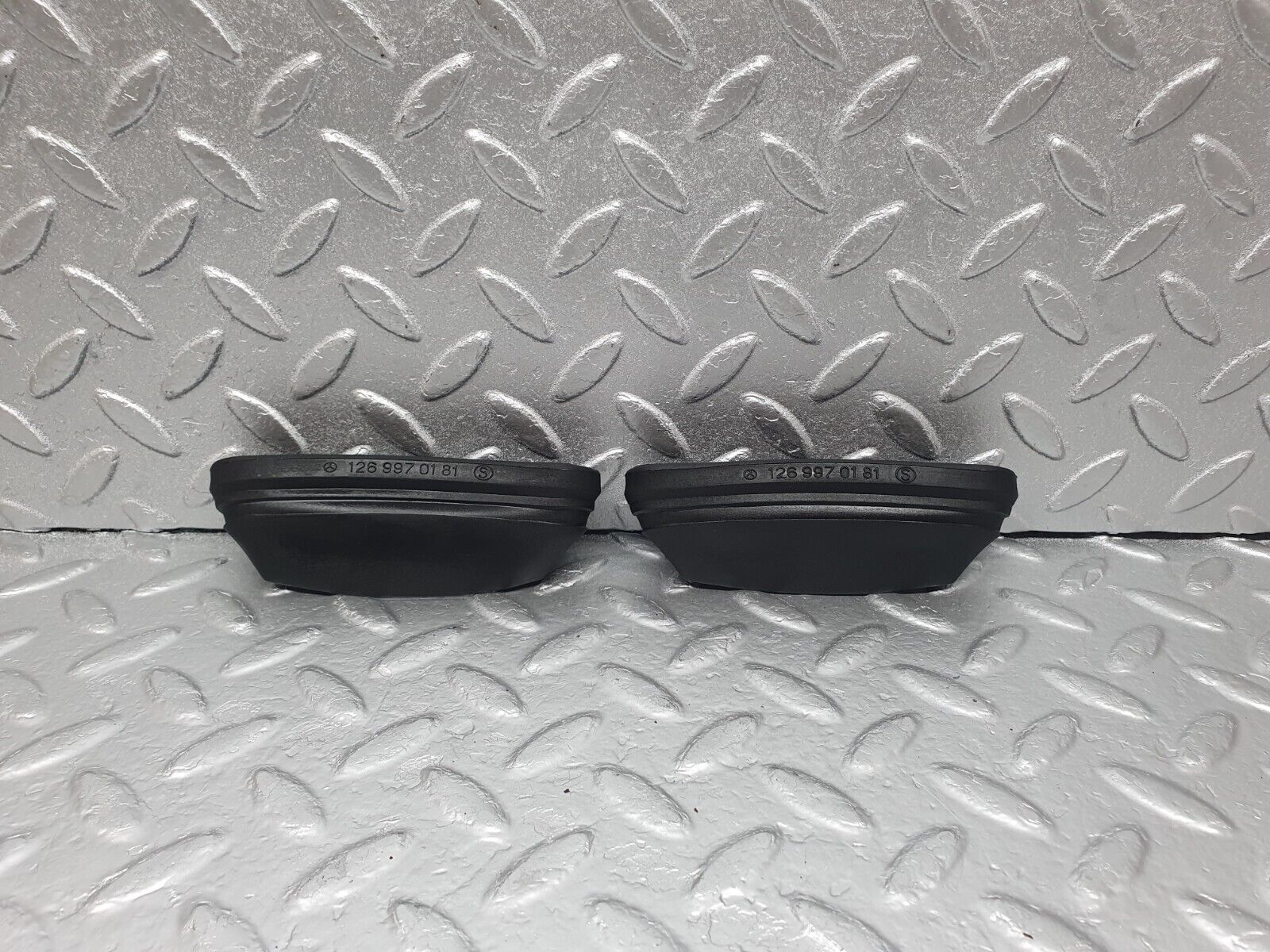 43532 Mercedes-Benz C126 380SEC Coupe Dashboard Centre Air Vent Rubber 2x 1269970181