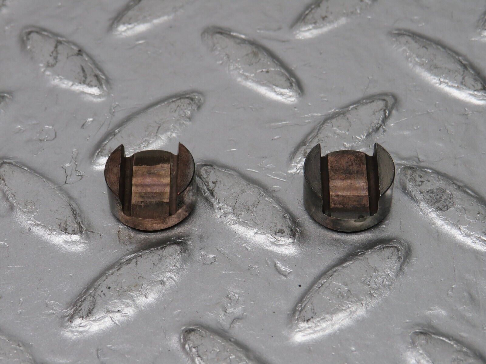 33006 Mercedes-Benz C107 R107 350 V8 Valve Rocker Arm With Spring & Tappet