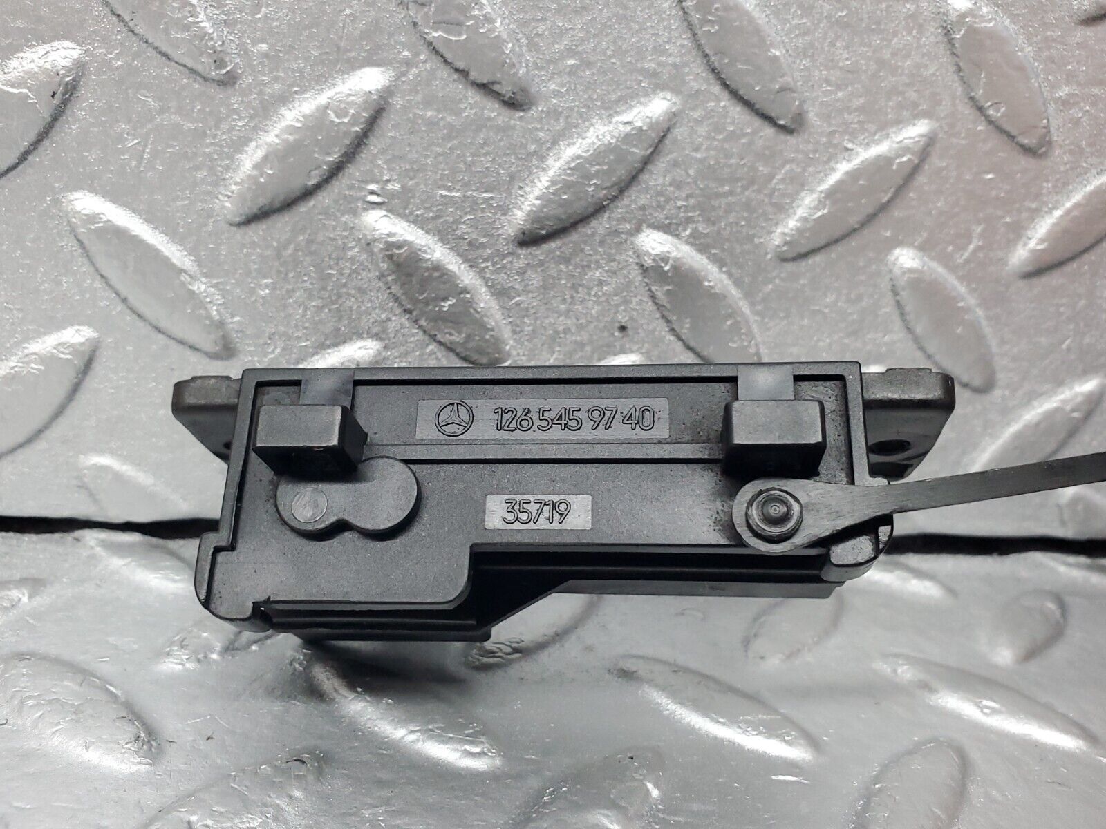 45591 Mercedes-Benz W126 420SE Diagnostic Connector 1265459740