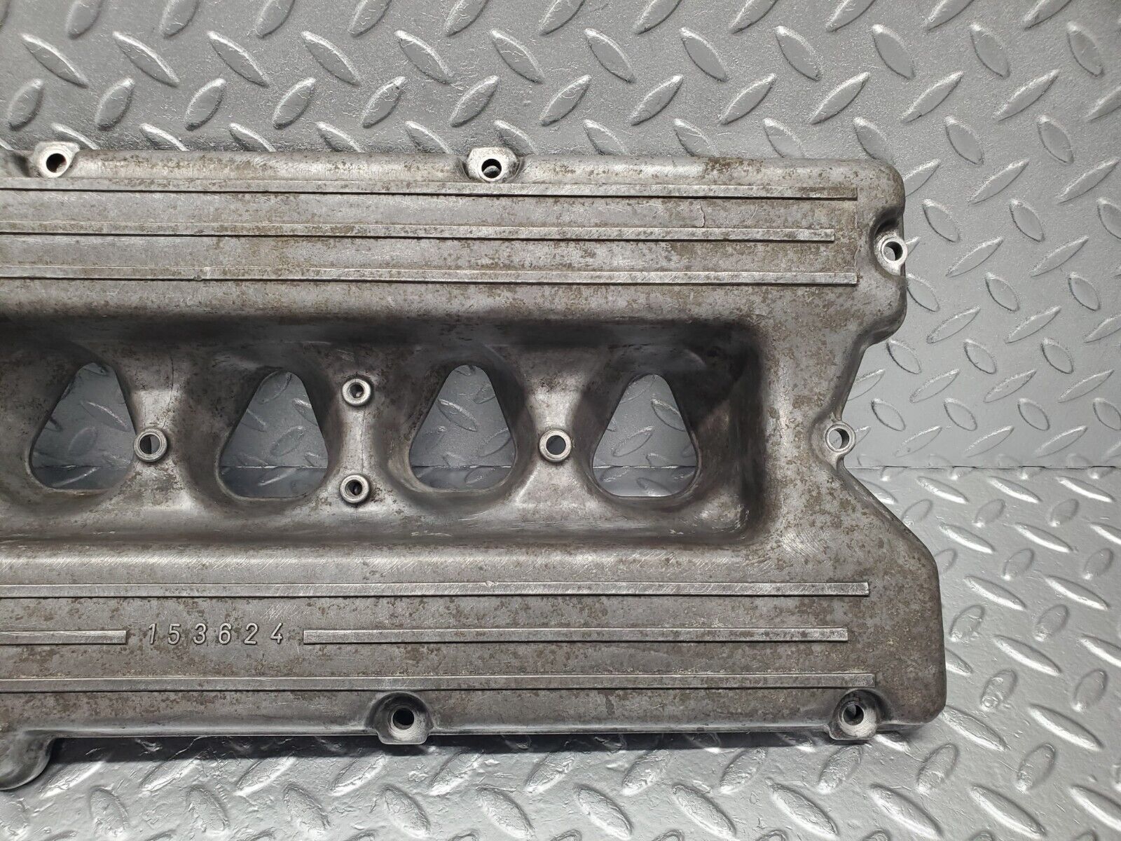 46704 Mercedes-Benz C123 280CE Coupe Cylinder Head Valve Cover 1100160905
