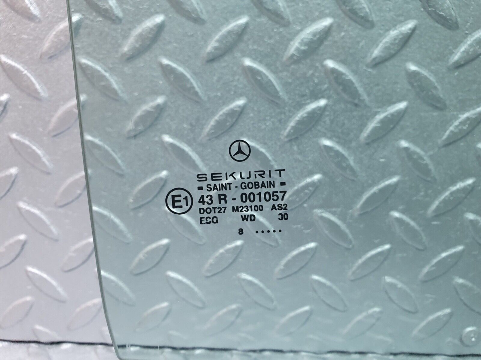 41991 Mercedes-Benz W202 C200 Rear Left Door Window Glass