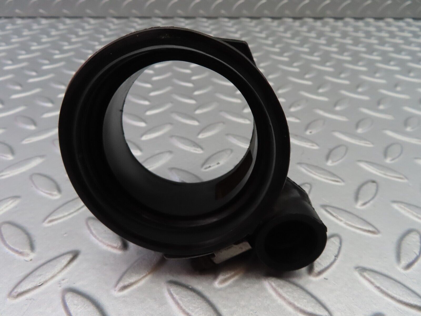 6804 Mercedes-Benz S124 E220 Wagon Air Intake Hose 1111410082