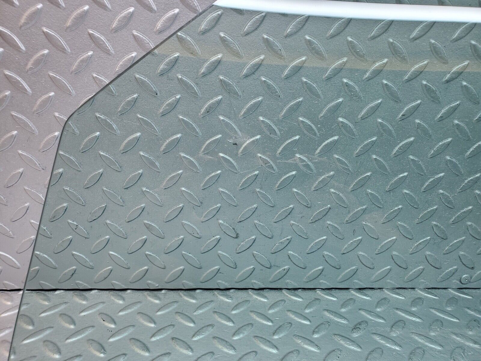 44620 Mercedes-Benz W124 220E Front Left Door Window Glass