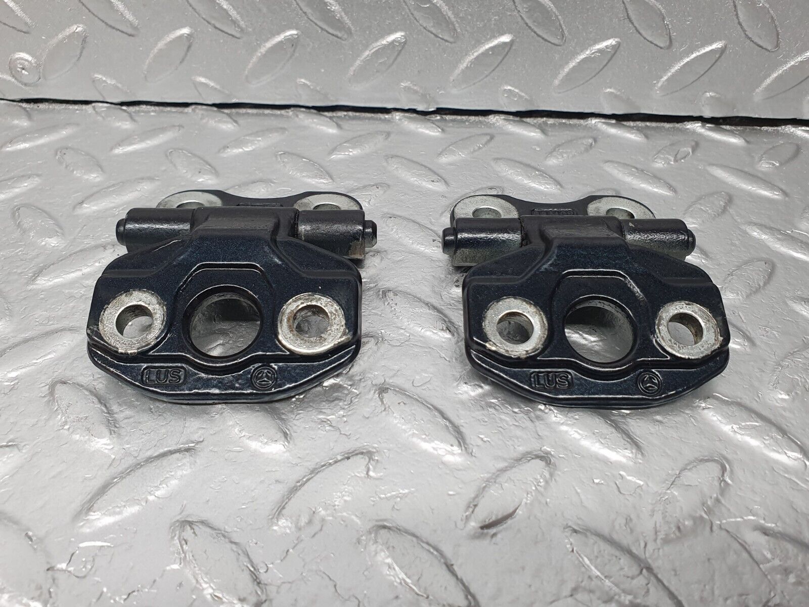 41868 Mercedes-Benz W202 C200 Front Door Hinge Right