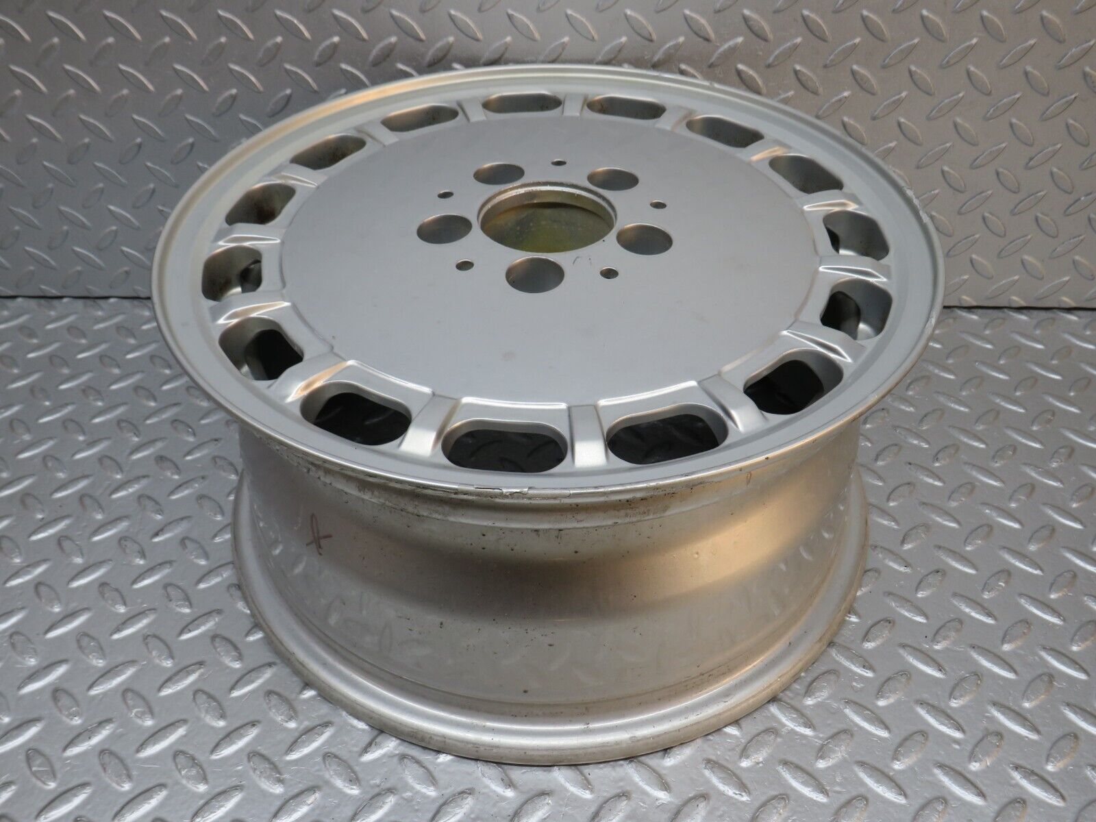 39529 Mercedes-Benz R107 Alloy Wheel 7Jx15H2 ET44 2014001302