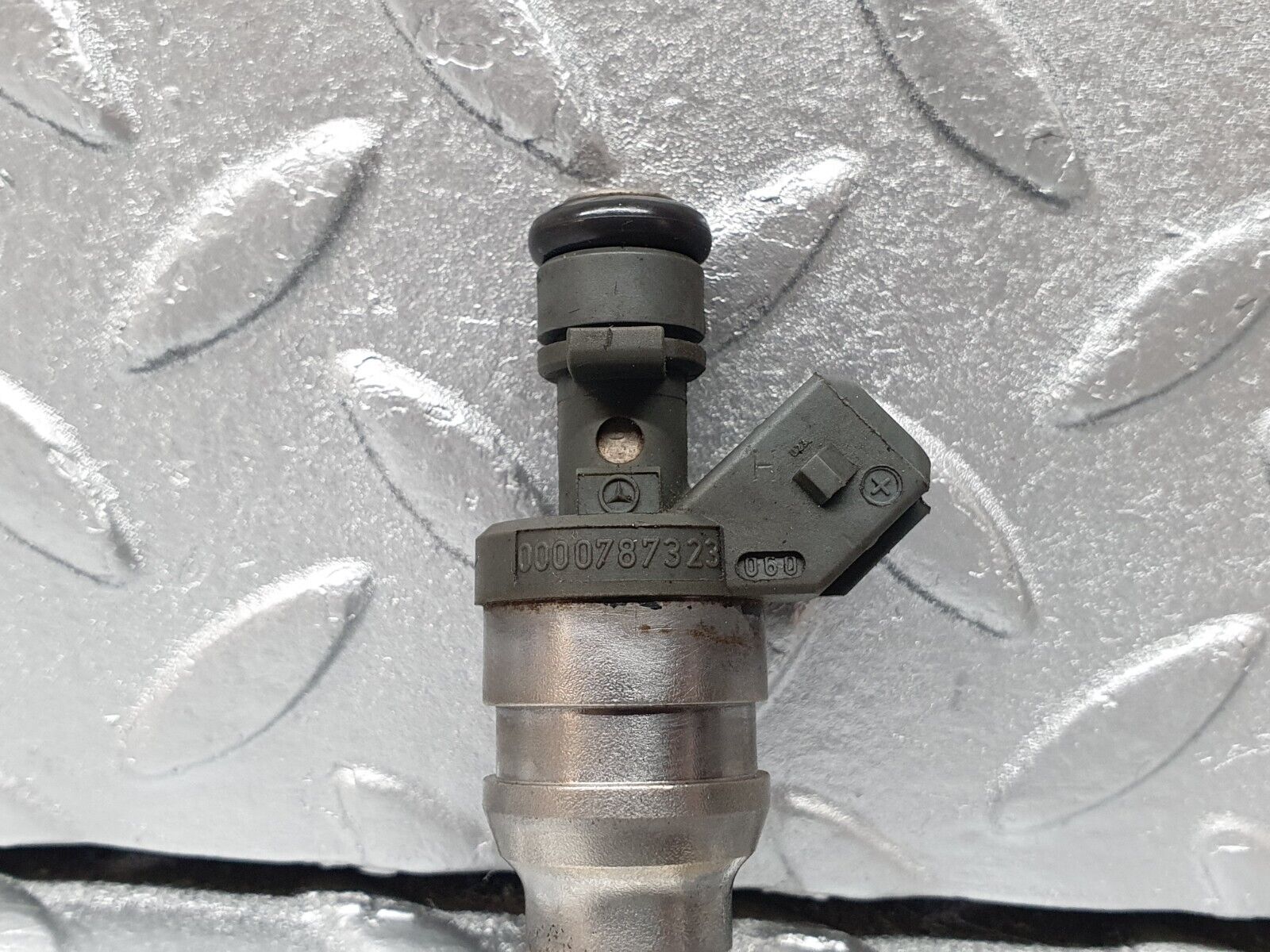 42372 Mercedes-Benz R129 320SL Coupe Fuel Injector Bosch 0000787323 0280155209