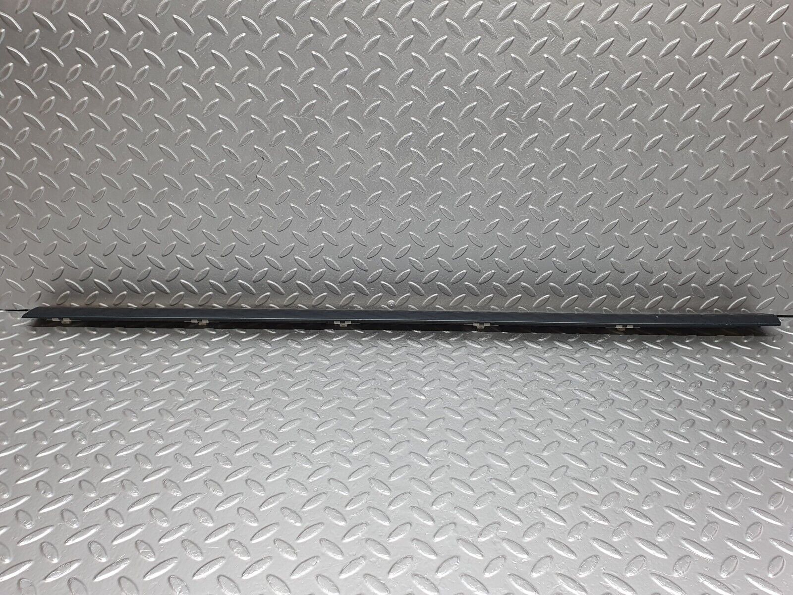 41805 Mercedes-Benz W202 C200 Front Left Door Centre Moulding Trim 2026909362