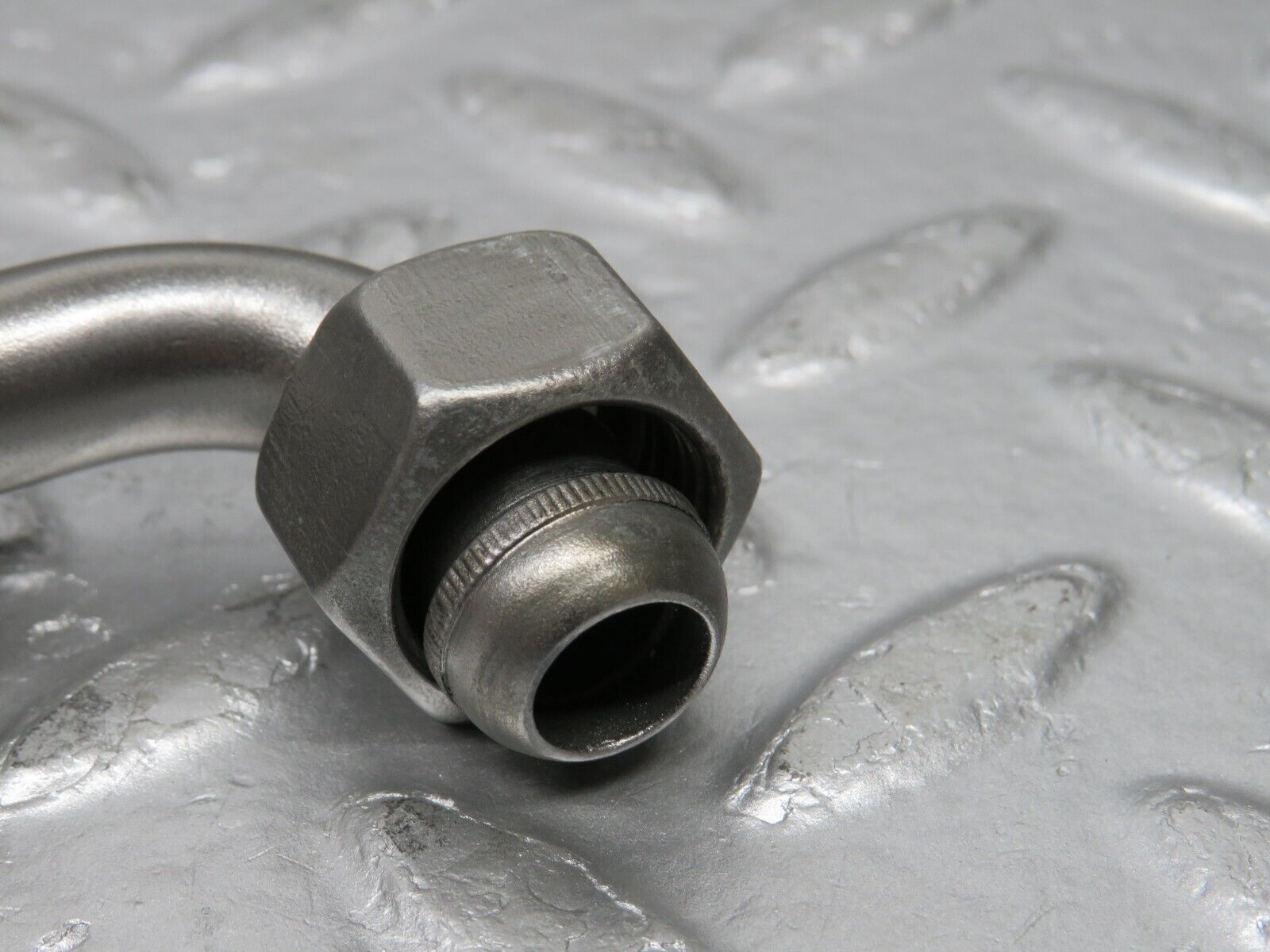 32966 Mercedes-Benz C107 R107 450 V8 Fuel Hose Pipe