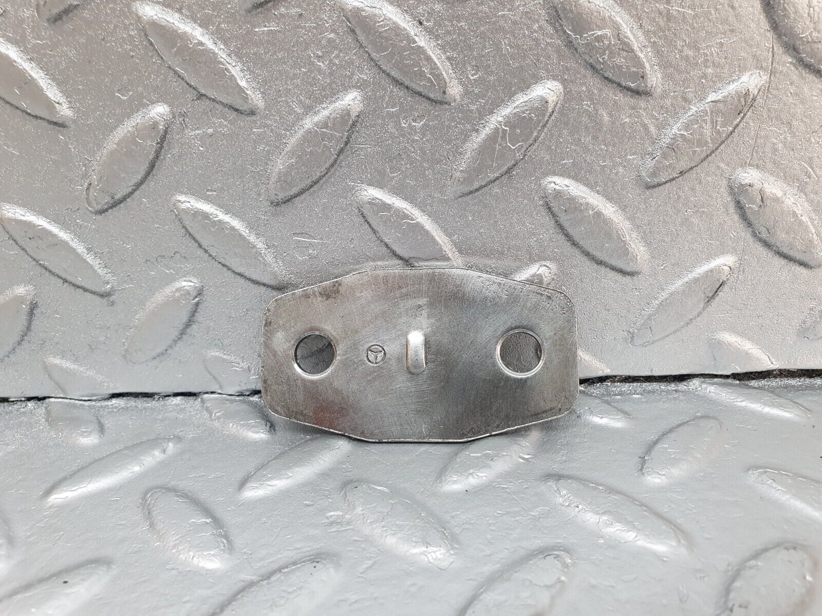 42889 Mercedes-Benz W201 190 2.0L Door Lock Latch