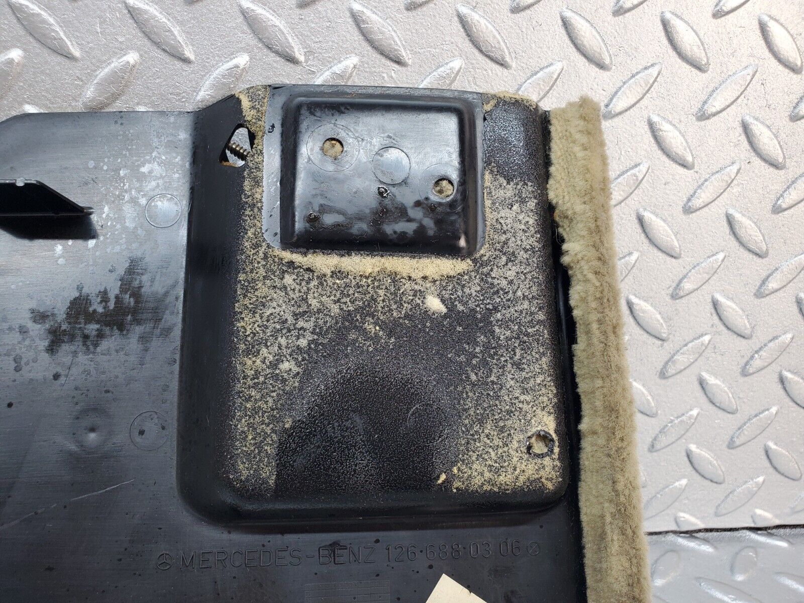 45693 Mercedes-Benz W126 420SE Kick Panel Left Side Beige 1266880306