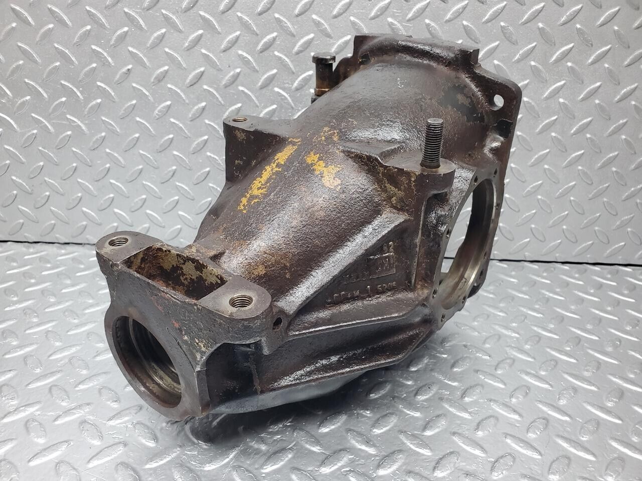 34670 Mercedes-Benz C126 380SEC Coupe Rear Differential Housing 1263511101