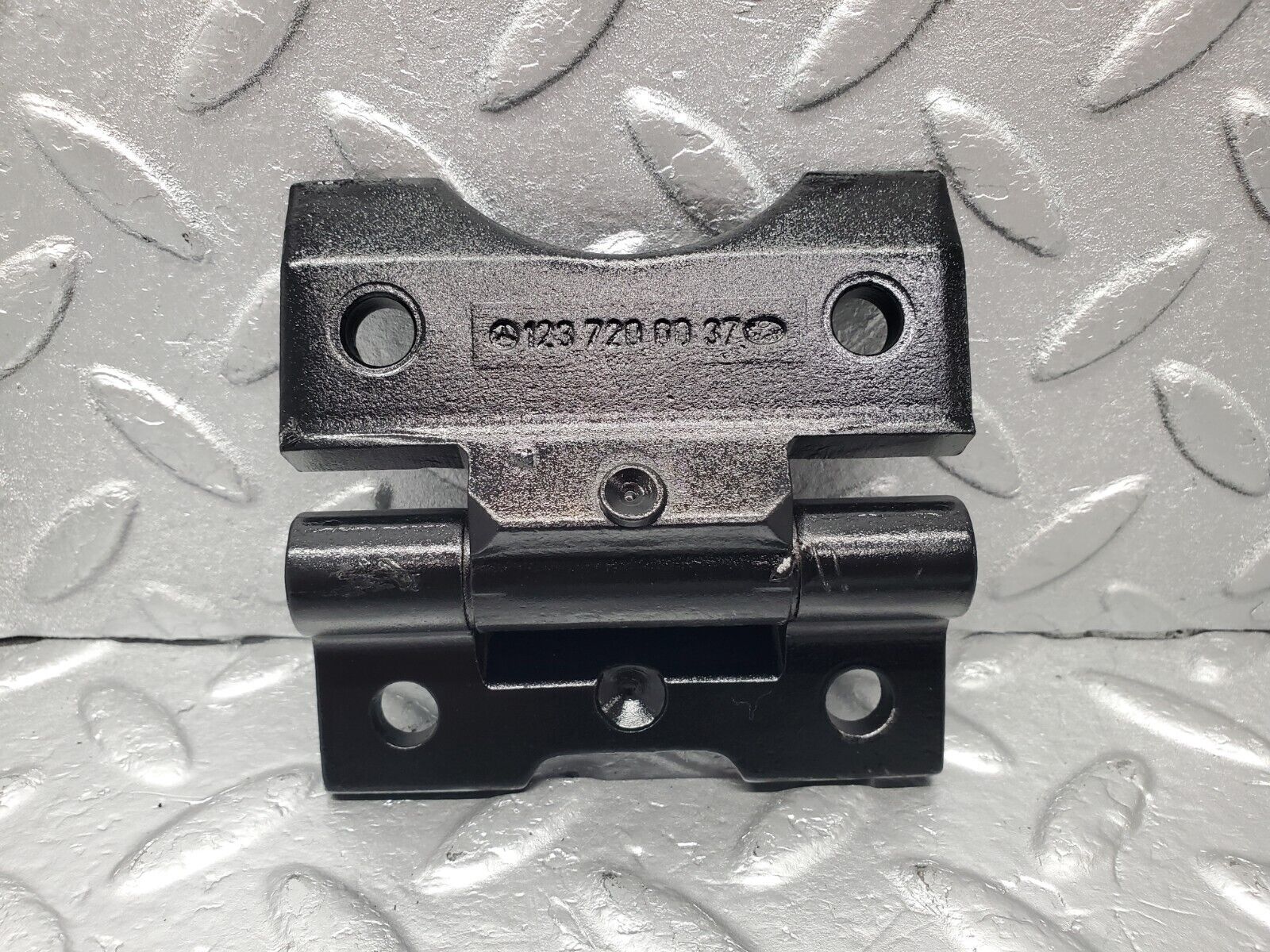 46570 Mercedes-Benz C123 280CE Coupe Door Hinge Pair Right Side 1237200037