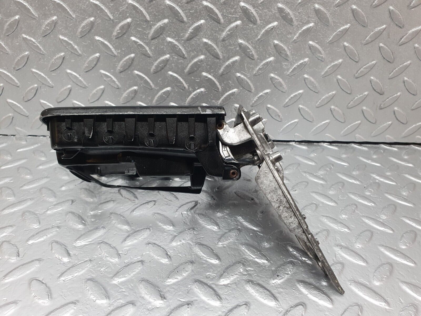 42857 Mercedes-Benz W201 190 2.0L Wing Mirror Bracket With Frame Left 1248110335 1248110541