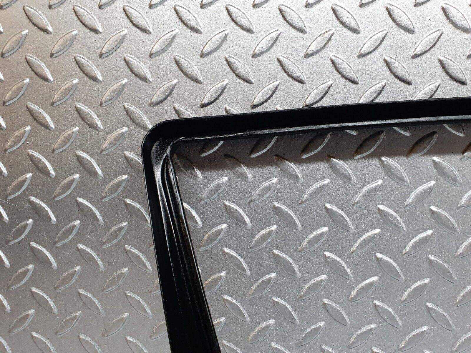 42085 Mercedes-Benz W202 C200 Front Right Door Window Frame Cover 2027250271