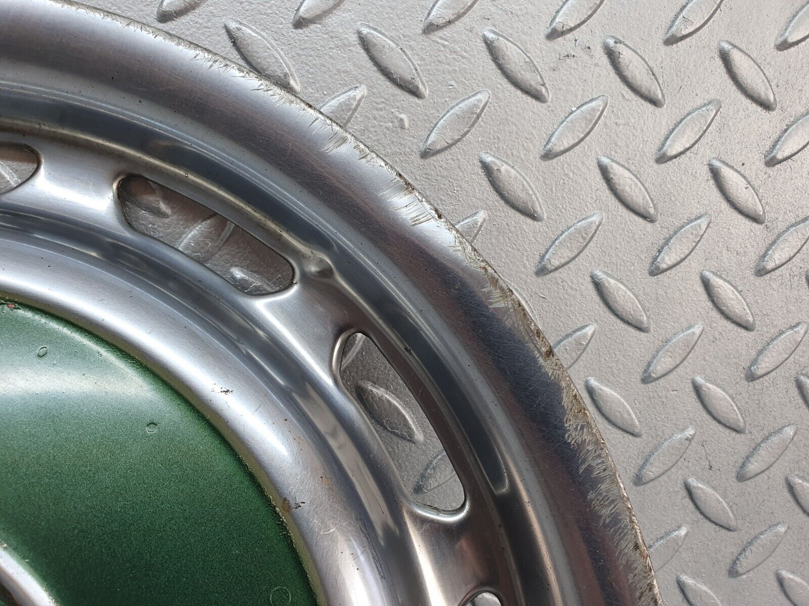 43231 Mercedes-Benz W108 280SE Wheel Hub Cap 14''