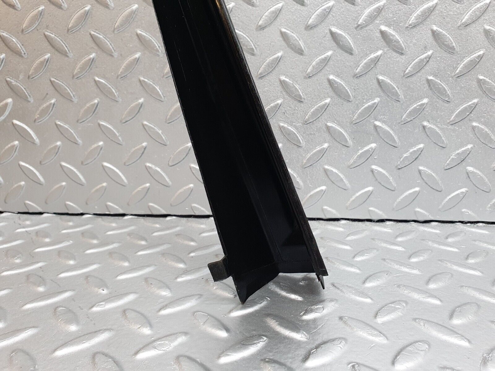 42085 Mercedes-Benz W202 C200 Front Right Door Window Frame Cover 2027250271