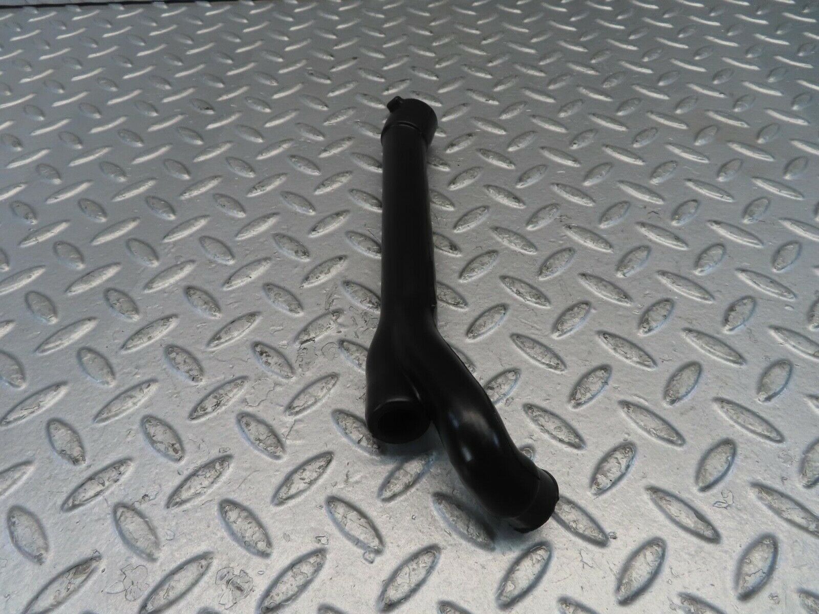 11050 Mercedes-Benz R107 W116 Air Intake Breather Hose 1160940682