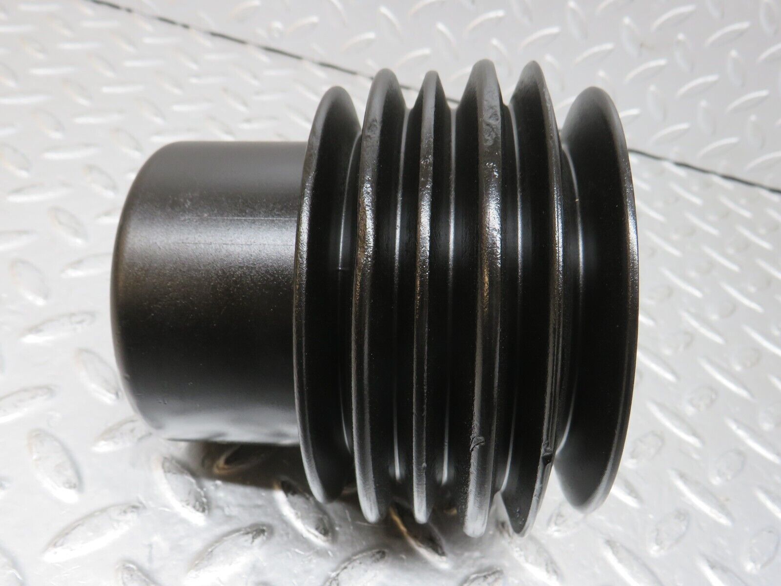 32862 Mercedes-Benz C107 R107 350 V8 Crankshaft Pulley