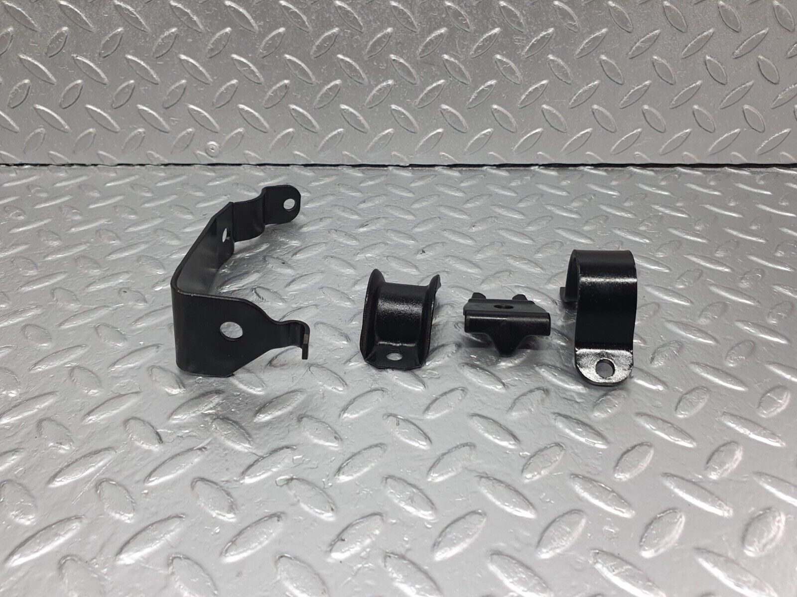 42119 Mercedes-Benz W202 C200 Anti Roll Bar Holder Bracket Front Left