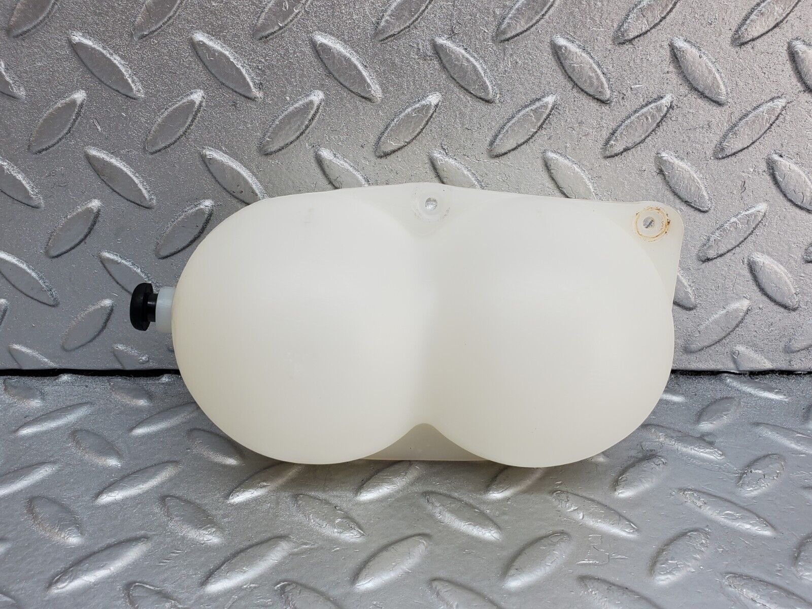 44675 Mercedes-Benz W124 220E Vacuum Reservoir Tank