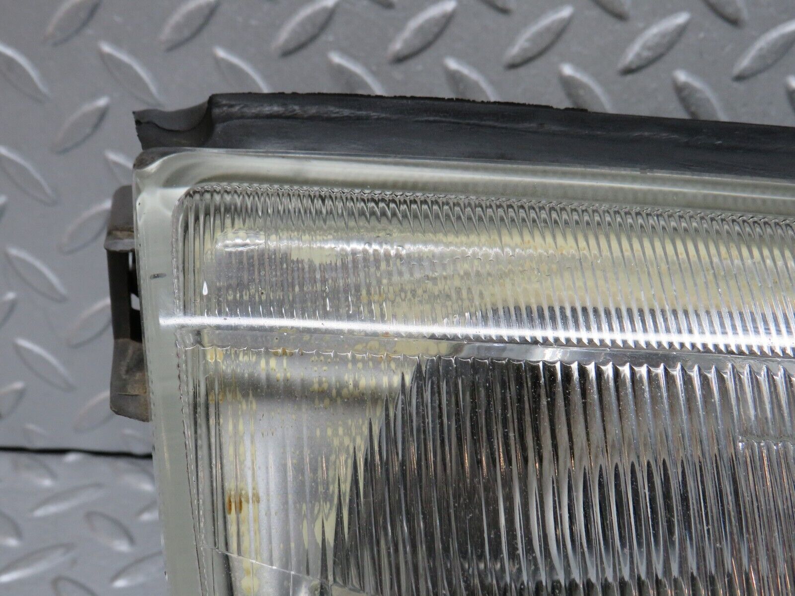 39629 Mercedes-Benz R129 320SL Headlight Bosch Right 0301090702 1298203861