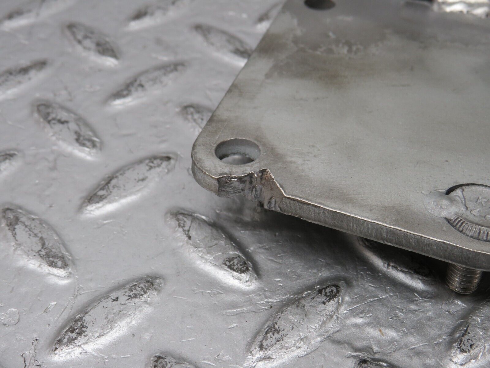 32854 Mercedes-Benz C107 R107 350 V8 Power Steering Pump Bracket