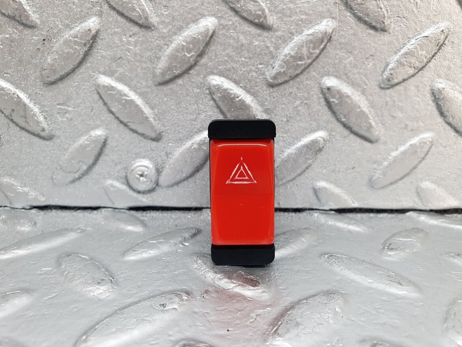 44112 Mercedes-Benz C123 230CE Coupe Hazard Warning Light Switch 0008209010