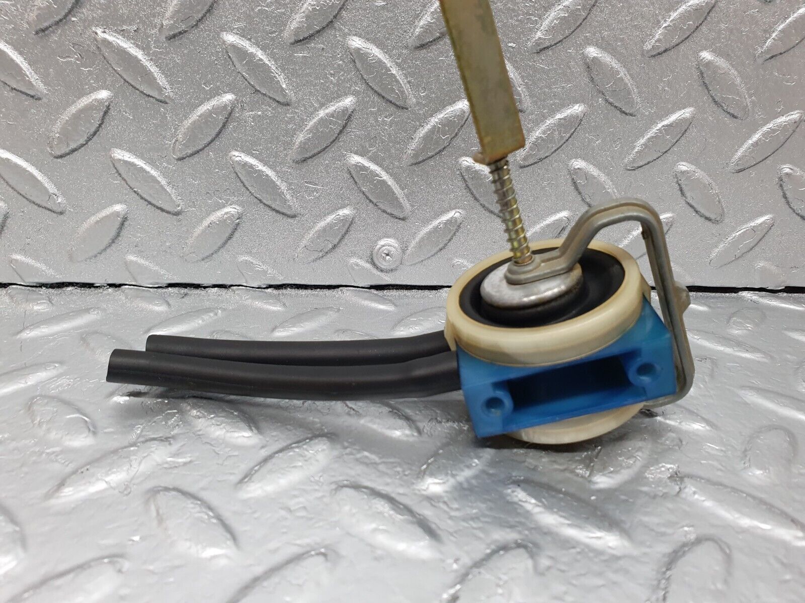 43100 Mercedes-Benz C107 350SLC Coupe Trunk Lock Vacuum Actuator NT8845701