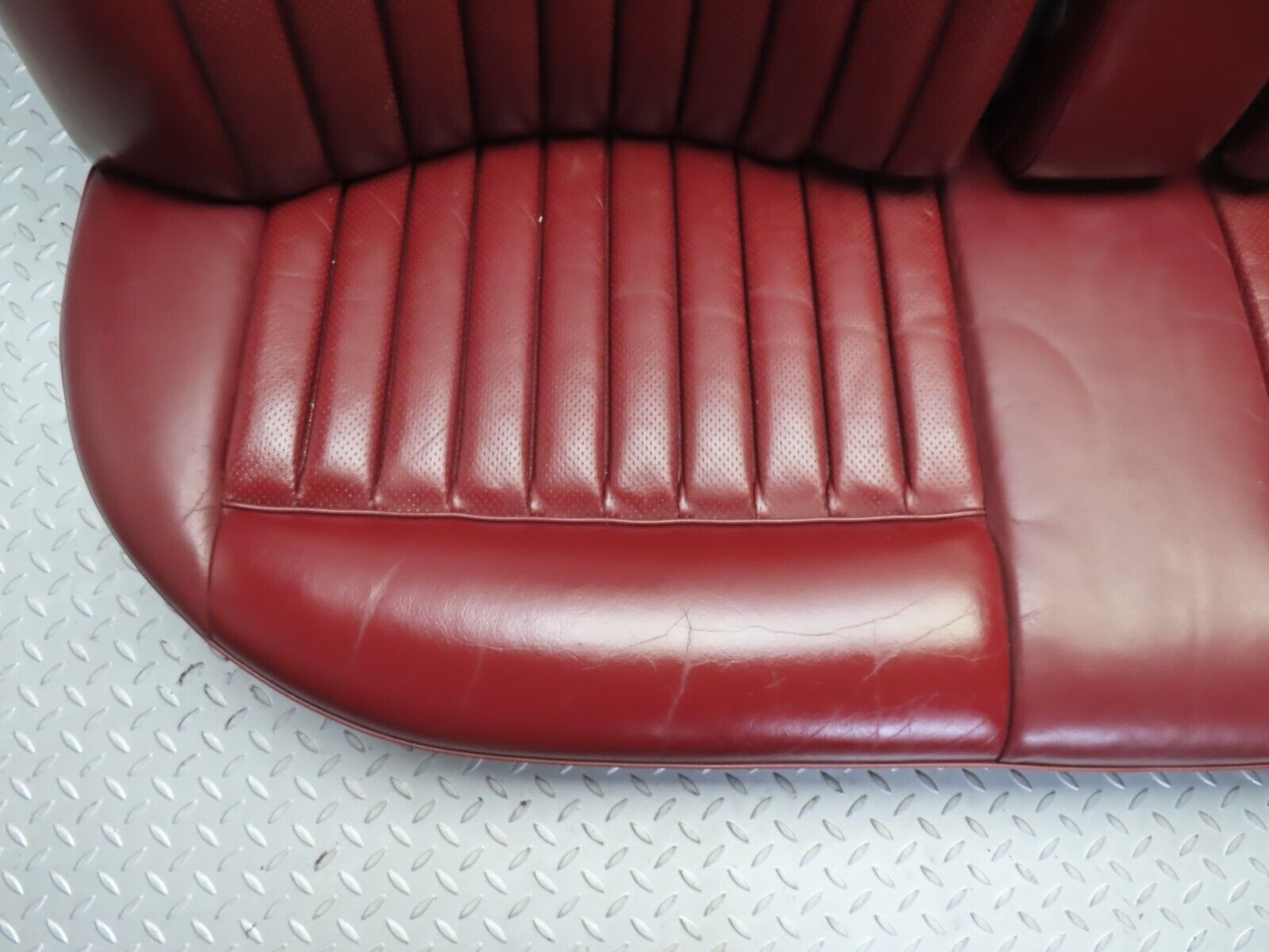 42909 Mercedes-Benz W126 300SE Rear Seat Red Leather 1269201716