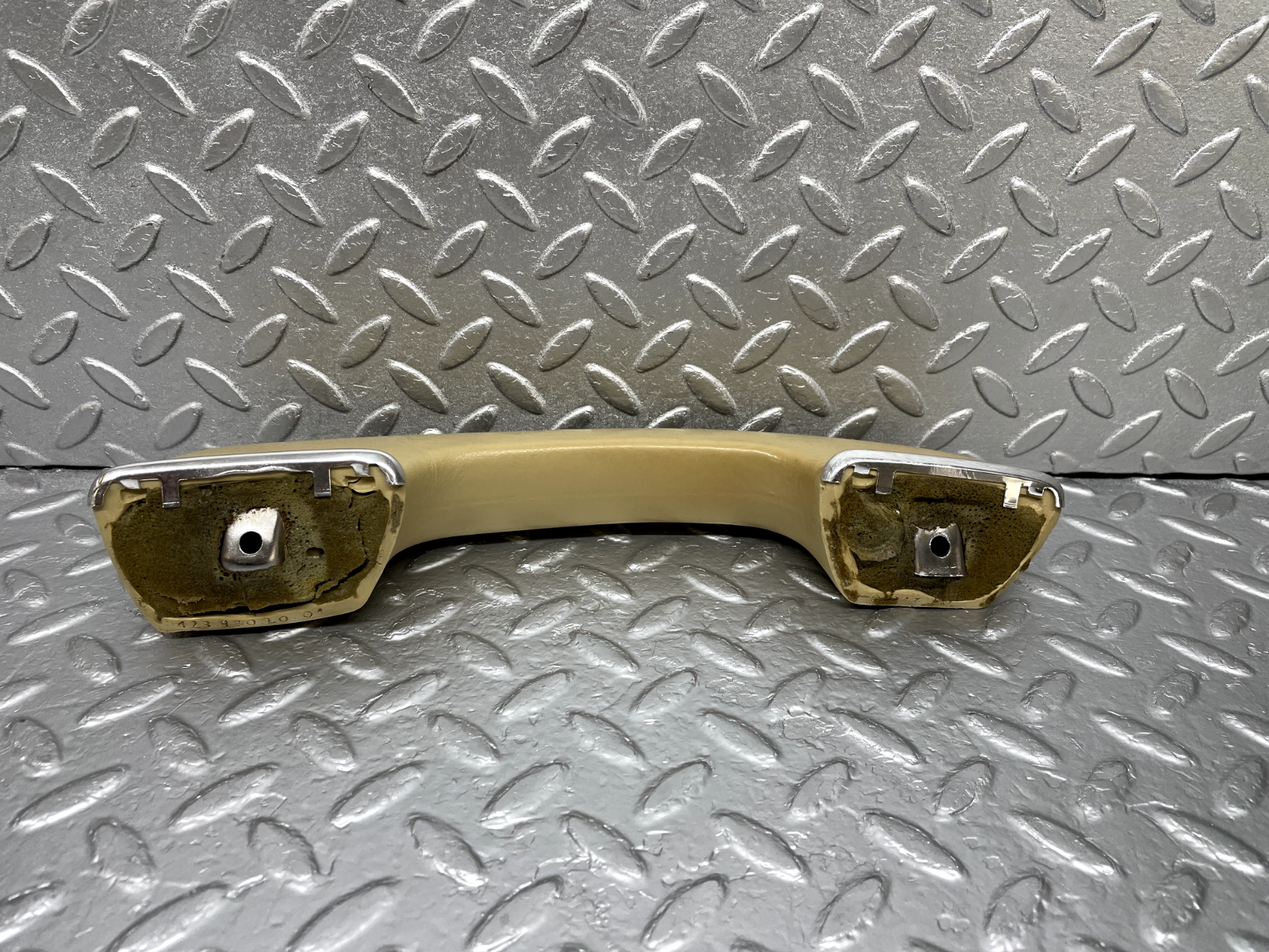 44259 Mercedes-Benz W123 280E Front Right Interior Door Handle Beige