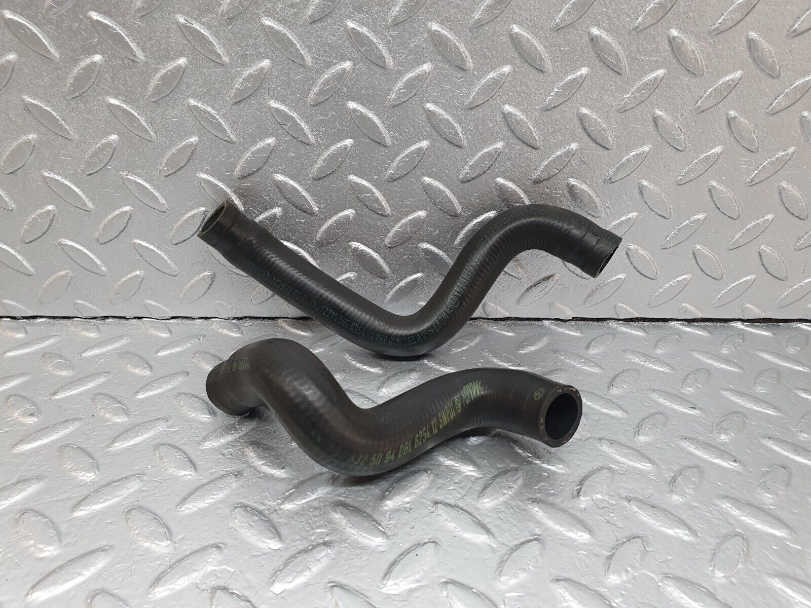 42069 Mercedes-Benz W202 C200 Water Hose Pipe 2028325094 2108320594